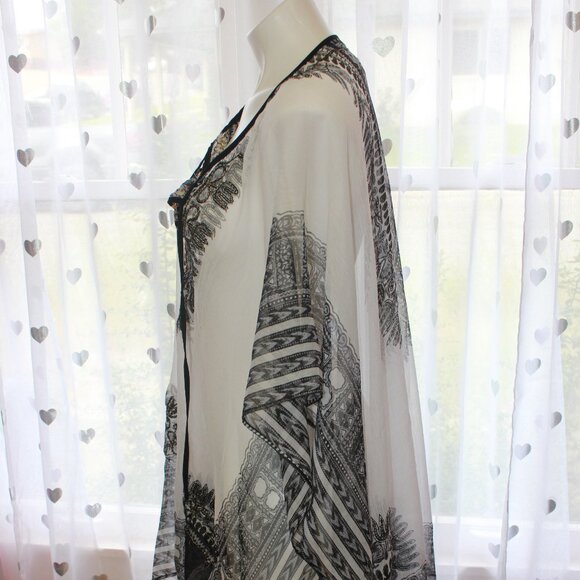 #514 Peter Nygard White & Black Embellished Shawl (Guestimated Size 16) - Picture 3 of 10